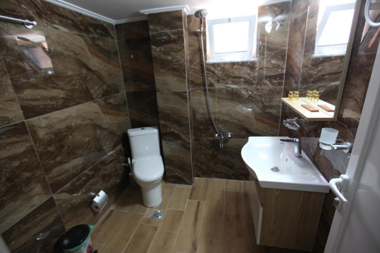 Elmazi Fa & Fe Apartment