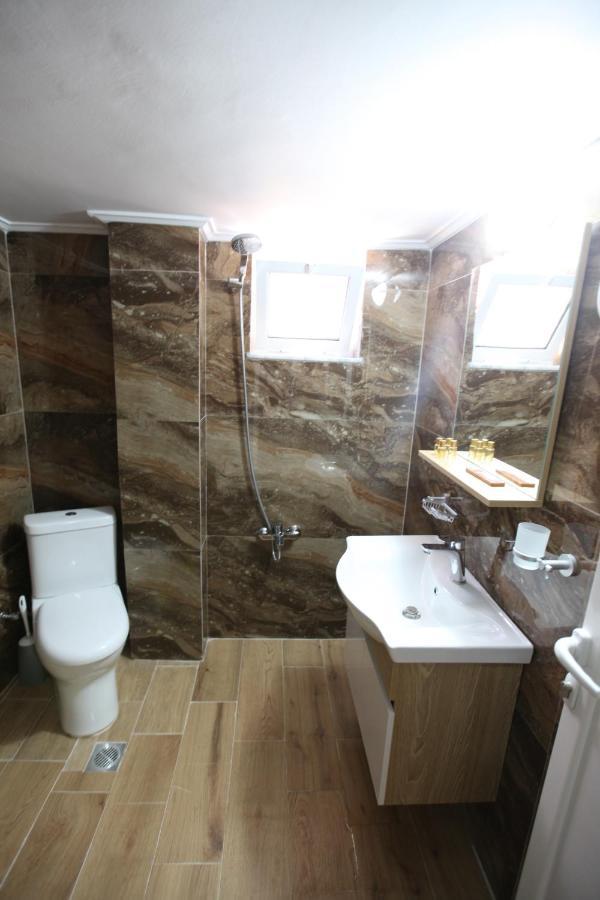 Elmazi Fa & Fe Apartment